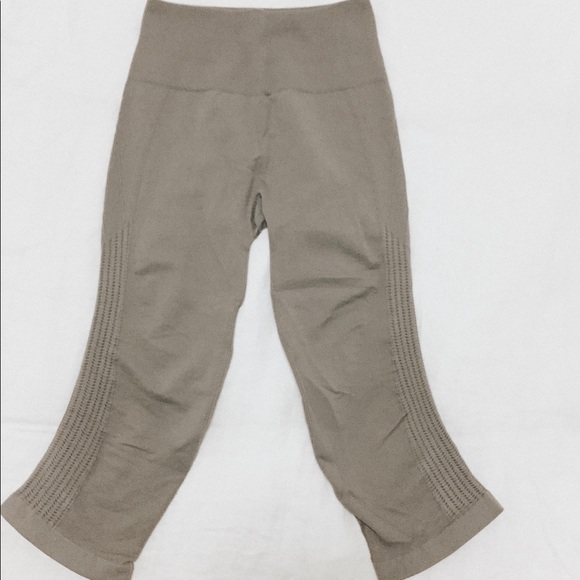 Lululemon Crop Leggings Grey - Picture 1 of 4